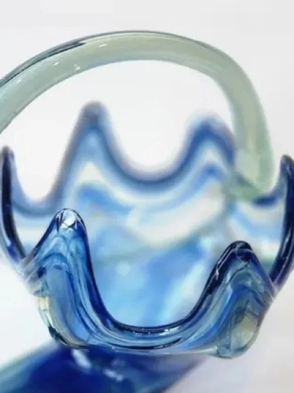🌸 Vintage Blue Swirl Snake Art Glass Cornucopia Basket, Hand Blown Glass - Picture 5 of 5